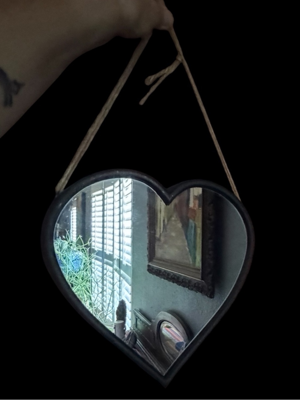 Heart-Shaped Hanging Wall Mirror